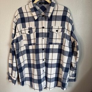 Automet Oversized White, Black and Blue Plaid Flannel